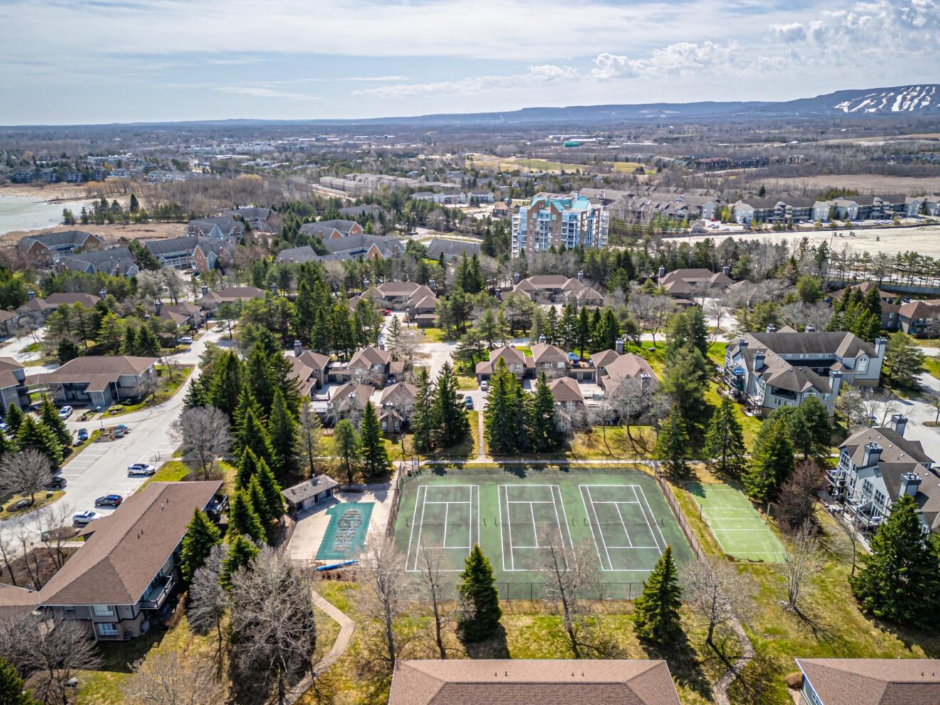 Lighthouse Point Tennis and Pickle Ball Courts - Collingwood Ontario