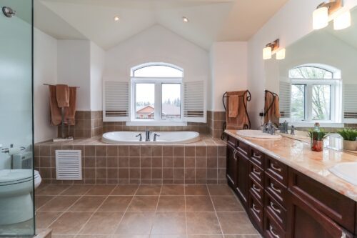82 Stanley St, Collingwood, ON L9Y 0G7, Canada