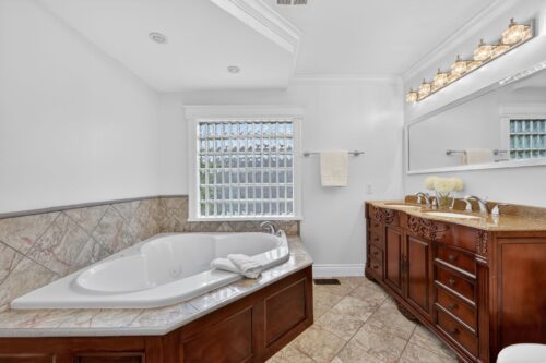 Primary Ensuite - 53 BROADVIEW STREET Collingwood, Ontario L9Y0X2