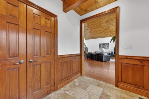 Entryway - 53 BROADVIEW STREET Collingwood, Ontario L9Y0X2