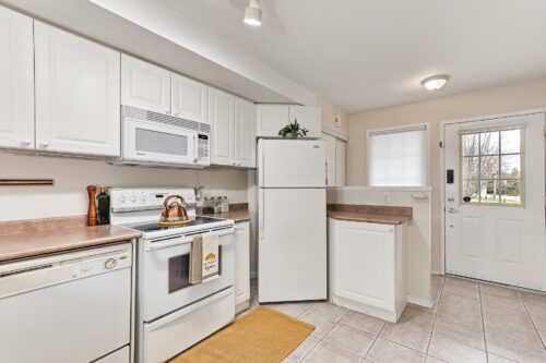 9 Royalton Lane Collingwood, ON L9Y 5K4 - kitchen