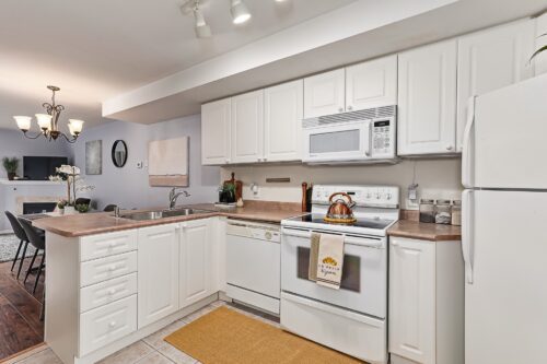 9 Royalton Lane Collingwood, ON L9Y 5K4 - kitchen