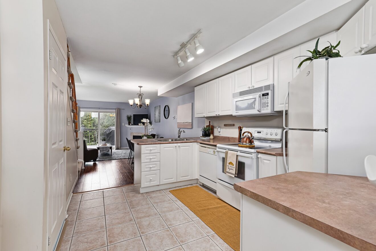 9 Royalton Lane Collingwood, ON L9Y 5K4 - kitchen