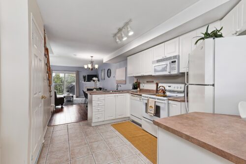 9 Royalton Lane Collingwood, ON L9Y 5K4 - kitchen