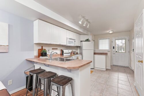 9 Royalton Lane Collingwood, ON L9Y 5K4 - kitchen