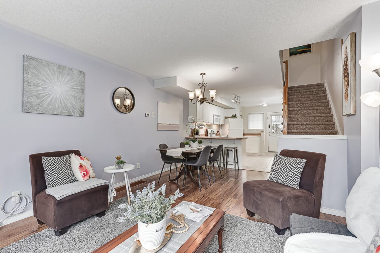 9 Royalton Lane Collingwood, ON L9Y 5K4 - dining area and living room