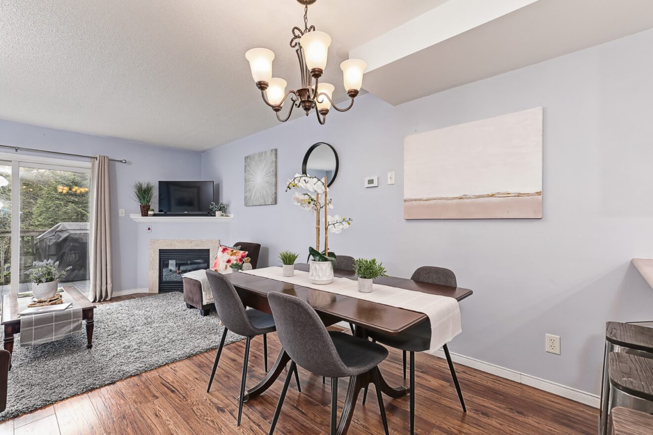9 Royalton Lane Collingwood, ON L9Y 5K4 - dining area