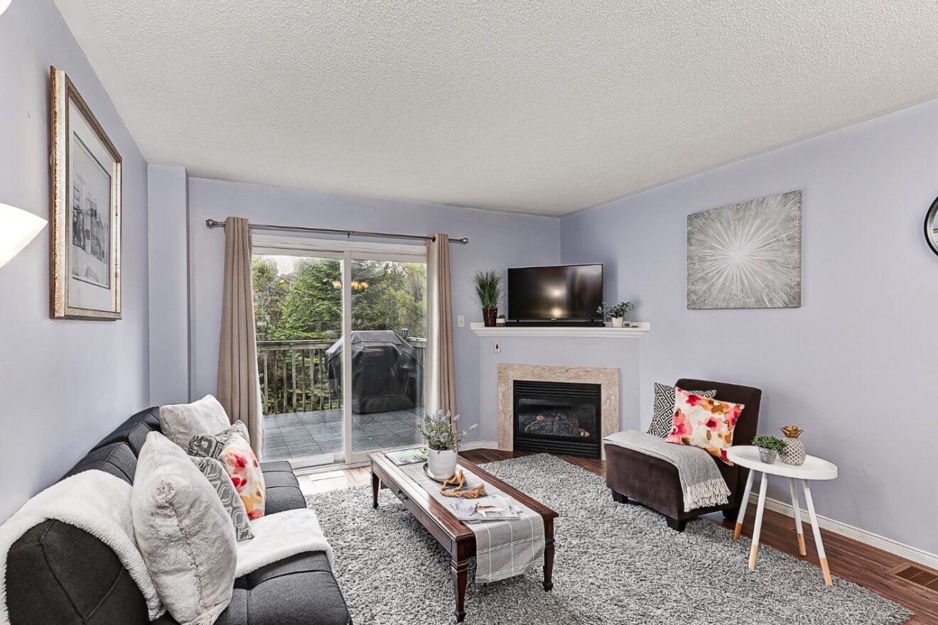 9 Royalton Lane Collingwood, ON L9Y 5K4 - living room