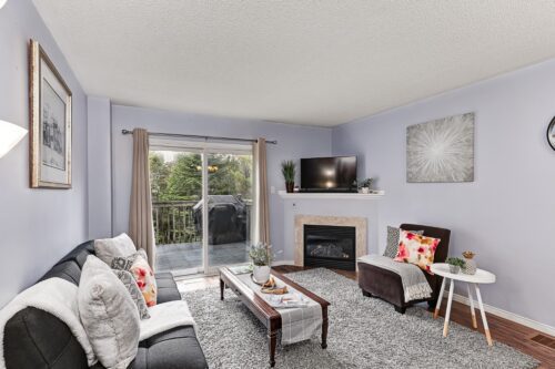 9 Royalton Lane Collingwood, ON L9Y 5K4 - living room