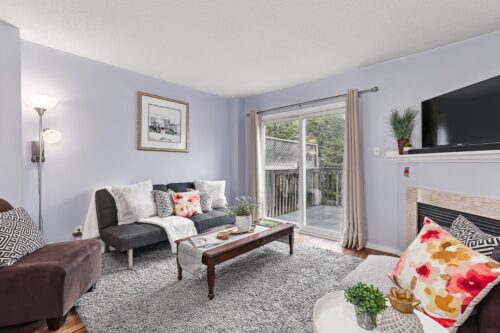 9 Royalton Lane Collingwood, ON L9Y 5K4 - living room