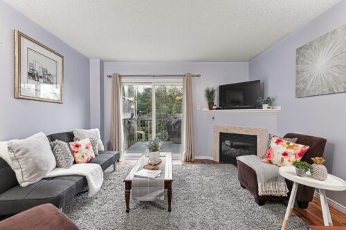 9 Royalton Lane Collingwood, ON L9Y 5K4 - living room