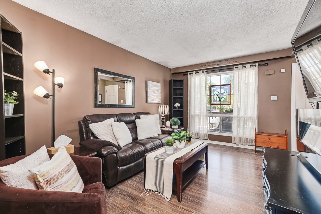 92 Alice Street, Collingwood, ON, Keleher + Co. Real Estate For Sale - living room