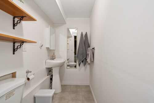 92 Alice Street, Collingwood, ON, Keleher + Co. Real Estate For Sale - half bathroom