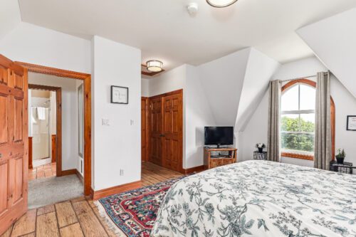 FOR SALE - 184 Snowbridge Way, Unit 211, The Blue Mountains - Keleher + Co. Real Estate - laundry - primary bedroom
