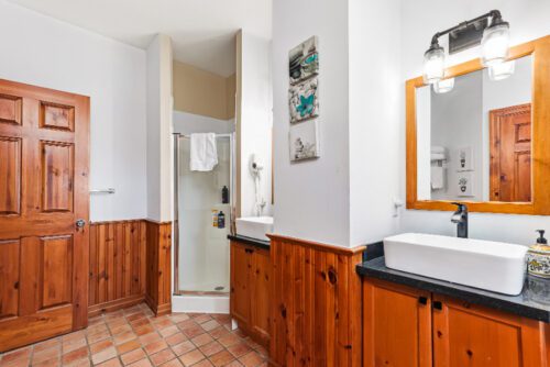 FOR SALE - 184 Snowbridge Way, Unit 211, The Blue Mountains - Keleher + Co. Real Estate - upper bathroom