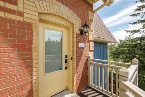 FOR SALE - 184 Snowbridge Way, Unit 211, The Blue Mountains - Keleher + Co. Real Estate - Kitchen and dining room