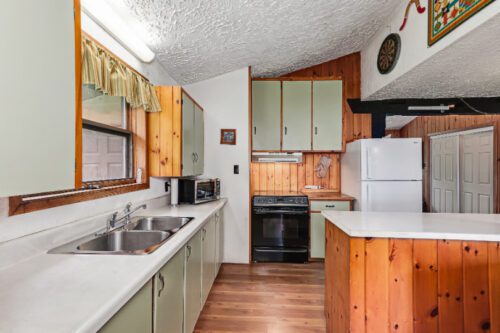 35 Georgian Manor Drive Collingwood, ON L9Y 5P2