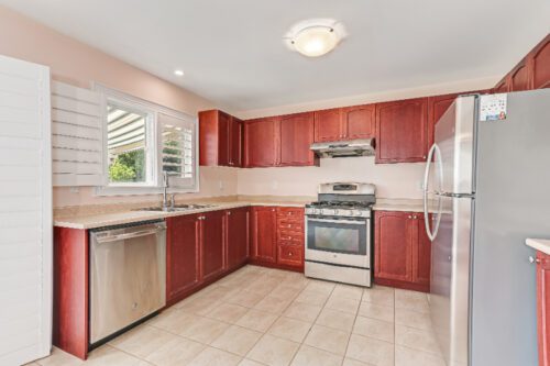 252 Spruce Street Clearview, ON L0M 1S0, Keleher + Co. Real Estate For Sale - Kitchen
