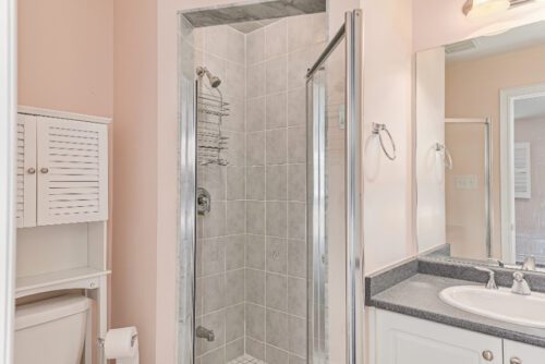 252 Spruce Street Clearview, ON L0M 1S0, Keleher + Co. Real Estate For Sale - Primary bathroom