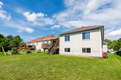 252 Spruce Street 252 Spruce Street Clearview, ON L0M 1S0, Keleher + Co. Real Estate For Sale - Exterior yard